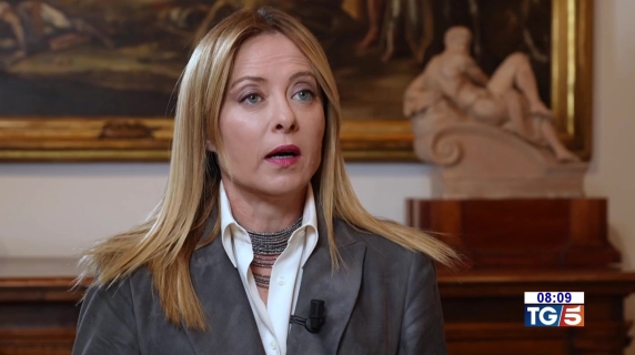 Giorgia Meloni sulla guerra in Iran: «Siamo impegnati a dare assistenza agli italiani bloccati. L'obiettivo è che la crisi non dilaghi»