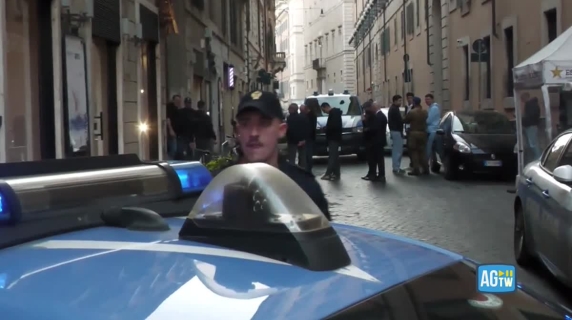 Roma, allarme bomba alla sede di FdI: il video degli artificieri in via della Scrofa