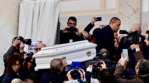 Funerali Domenico Caliendo, l'arrivo del feretro in Duomo a Nola