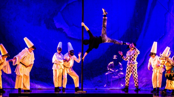 «Titizè - A venetian dream» della compagnia Finzi Pasca: il rapporto fra la città e l'uomo con acrobazie, danza, musica e tanta ironia