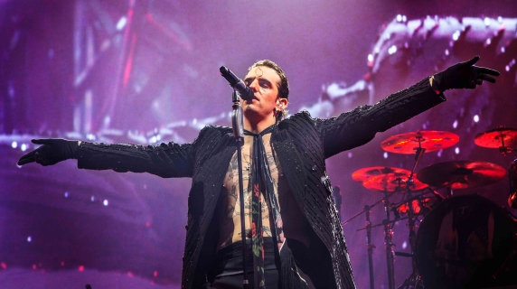 Achille Lauro, il live sold out al Palazzo dello Sport: «Emozione immensa essere qui a Roma dove tutto è partito»