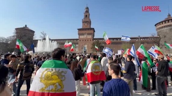 Iraniani in piazza a Milano: «Usa e Israele stanno liberando 90 milioni di ostaggi»
