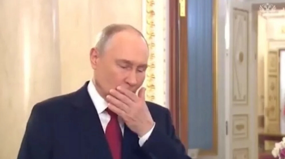 Il fuorionda di Putin finisce online: il video cancellato che imbarazza il Cremlino