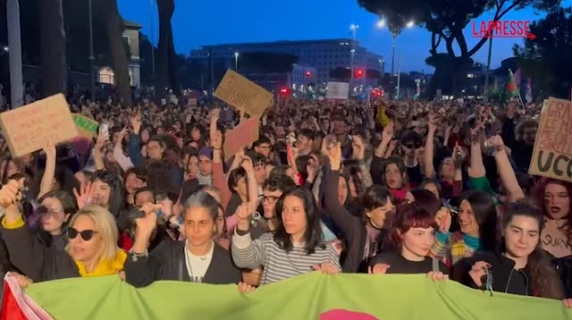 8 marzo, Non una di meno in corteo a Roma: «Scioperiamo per il nostro lavoro non riconosciuto e le vite precarie»