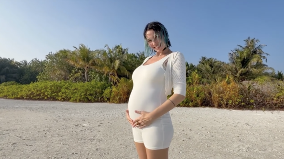 Rose Villain annuncia la gravidanza con il video del brano «Tuttaluce»