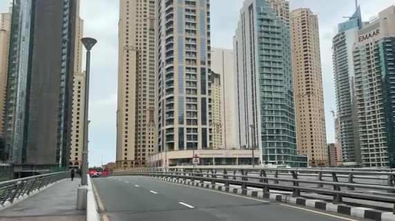 Dubai è deserta, dall'aeroporto alle spiagge: i video mostrano una città fantasma