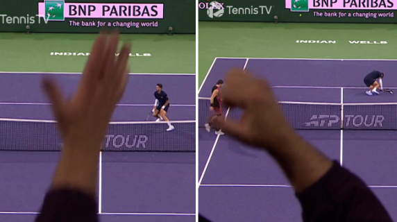 Djokovic, punto incredibile dopo uno scambio infinito. Alla fine crolla a terra stremato e il pubblico di Indian Wells impazzisce