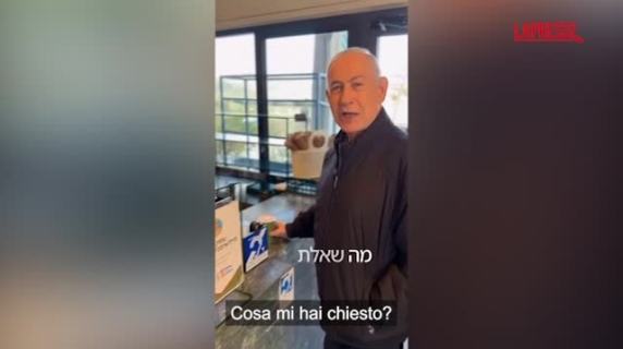 Netanyahu beve un caffè e smentisce le voci sulla sua morte: il video pubblicato sui social network