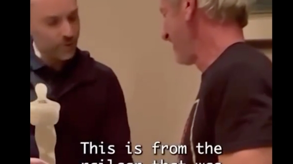 Kiev premia Sean Penn con un “Oscar” nato dalle macerie del conflitto