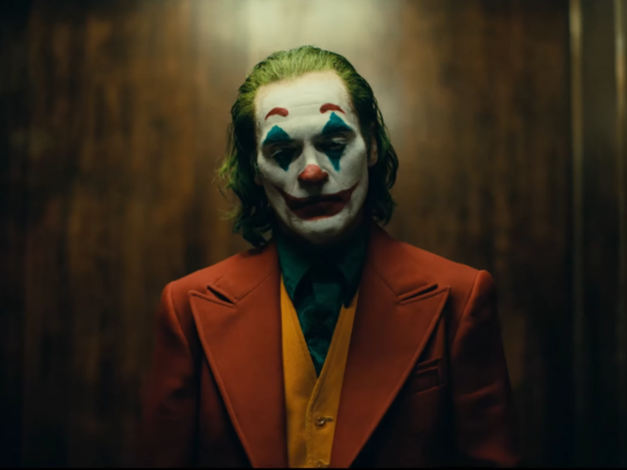 Milano, il Joker che rapinava in zona Ticinese colpendo le vittime a sprangate: arrestato 23 anni italiano incensurato