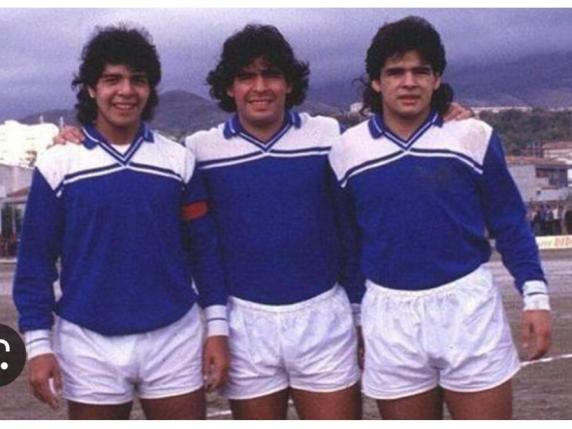 Maradona, quell'unica volta che giocò con la maglia numero 5 e segnò un gol senza lo scarpino