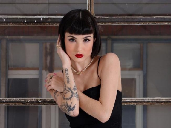 Giorgia Soleri e lo scontrino del dolore: «8.463 euro per curare la vulvodinia. Stato assente, la salute resta un lusso»