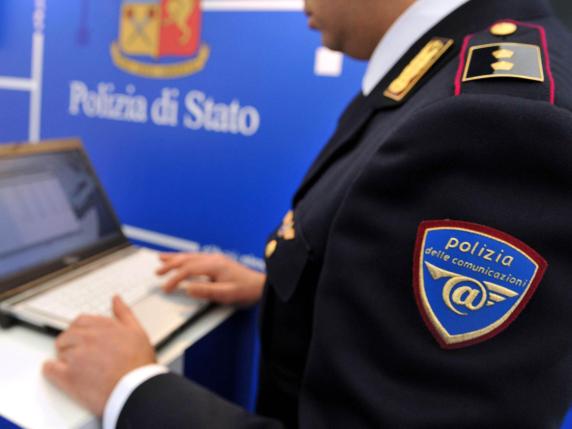 False telefonate della Polizia Postale, insidiosa truffa svuota-portafoglio a Milano: come difendersi