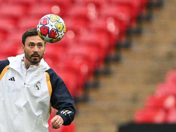 Real Madrid's Italian assistant coach Davide Ancelotti controls the ball as he takes part in a training session at Wembley stadium, in London, on May 31, 2024 on the eve of their UEFA Champions League final football match against Borussia Dortmund. (Photo by Glyn KIRK / AFP)