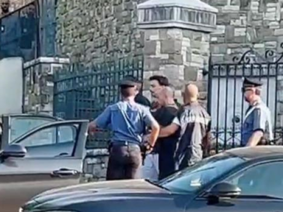 Preso Bozzoli: era nella sua villa, nascosto nel cassettone del letto con 50 mila euro in un borsello. Si era fatto crescere barba e baffi  