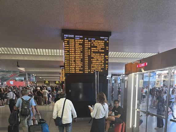 Treni, guasto sulla Milano-Bologna: ritardi fino a 2 ore e cancellazioni per l'Alta velocità