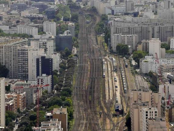 Caos Francia nel giorno dei Giochi: sabotate 3 linee del Tgv su 4 Chi c'è dietro: le ipotesiAllarme bomba all'aeroporto di Basilea