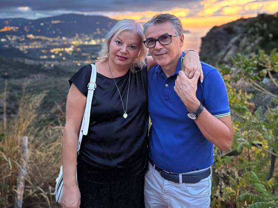 Diagnosi sbagliata, turista milanese di 62 anni muore a Patti. Il marito: «I medici le hanno detto: mangi leggero, è solo un'indigestione»
