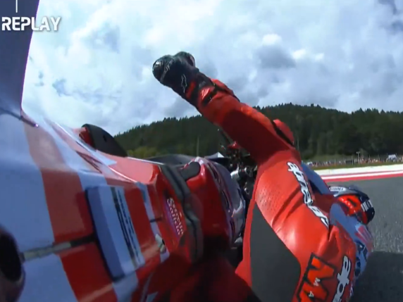 MotoGp Austria, Bagnaia vince la Sprint e aggancia Martin (penalizzato) in classifica. Cade Marquez