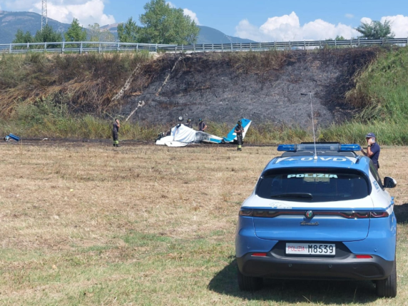 Terni, precipita aereo ultraleggero accanto alla superstrada, morti pilota e passeggero