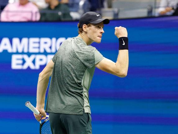 Us Open, Sinner-Medvedev: super-Jannik,  elimina il russo e conquista la sua prima semifinale a New York | 6-2, 1-6, 6-1, 6-4