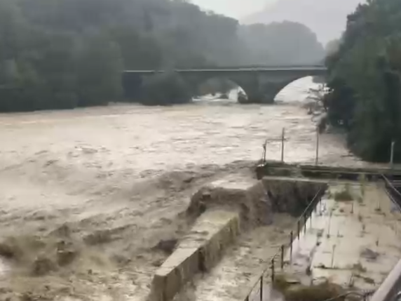 AOSTA-PIEMONTE: crollati due ponti, esondazioni in Val di Susa. Un disperso