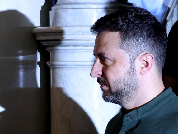 Zelensky e la guerra: «Ho un piano di pace, parlerò con Harris e Trump»