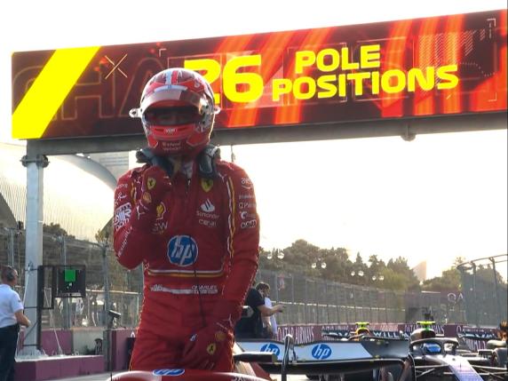 Gp Baku, vola Leclerc: è la sua quarta pole di fila in Azerbaigian. Sainz 3°, Perez meglio di Verstappen Cronaca