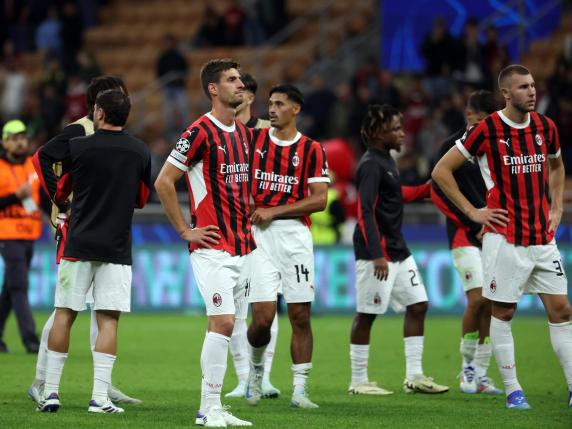 Il Milan crolla col Liverpool: Szoboszlai firma il tris. Pioggia di fischi e insulti a San Siro. L'autogol di IbraLa cronaca 1-3