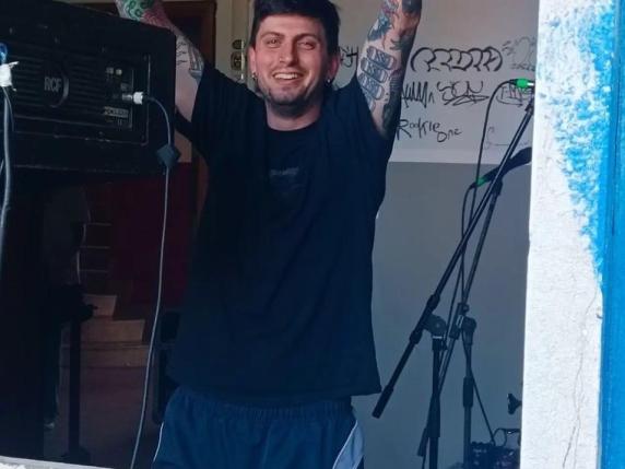 Mestre, accoltellato mentre difende una donna da una rapina: morto un 26enne| La musica, il papà imprenditore: chi era Giacomo Gobbato