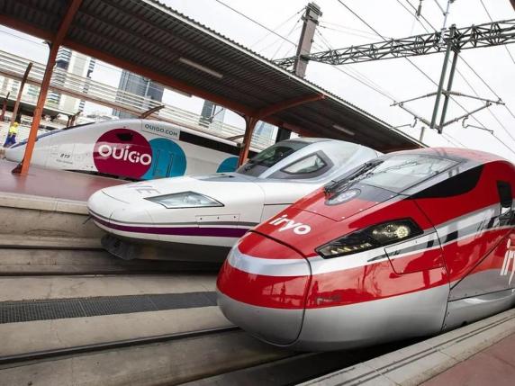 Treni ad alta velocità, cosa cambia con l’arrivo di Sncf. Tariffe in calo e perdite: l’esempio spagnolo