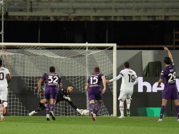 Esulta la Fiorentina, Milan ko: decide Gudmundsson. Tre rigori sbagliati (due parati da De Gea)