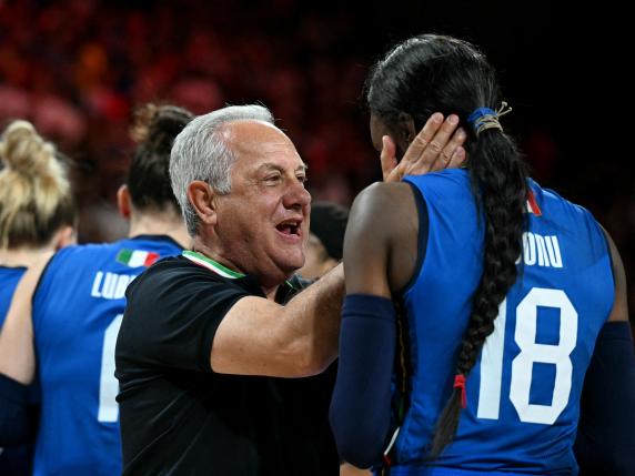 Julio Velasco, l'annuncio del ct della Nazionale femminile di Volley: «Resto fino al 2028»