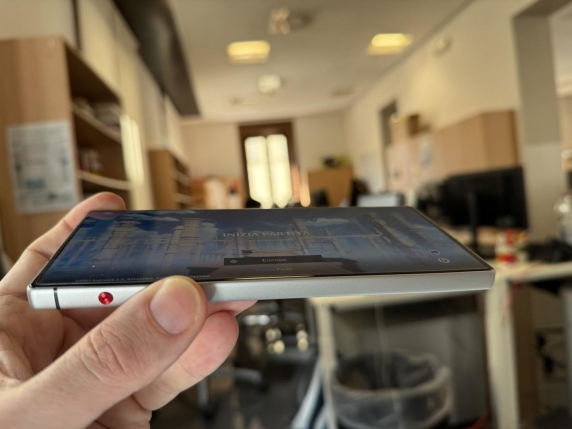 È iniziata l'era degli smartphone sottilissimi ma potenti: la prova di Redmagic 10 Air