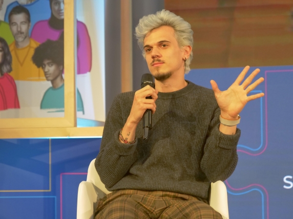 La musica di Pietro Morello per i bambini «in guerra»: rivedi la sua esperienza