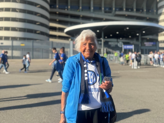 Giancarla, 89 anni tifosa dell'Inter: «A San Siro dal '62 con mio marito morto di Sla. Mi disse. 
