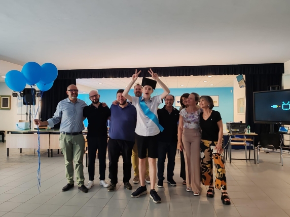 Michele, l'autismo e il 100 e lode: la musica, la Maturità e mia nonna che prendeva l'autobus alle 6 con me