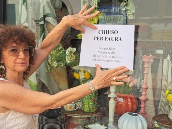 Piantedosi chiama la negoziante: «Abbiamo rimpatriato il tuo stalker»