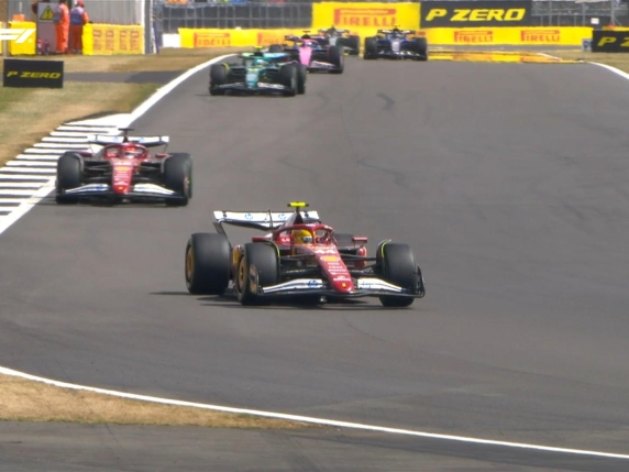 F1 Gp Silverstone: incognita pioggia, succede di tutto. Leclerc azzarda con le gomme ma la Safety Car lo penalizza