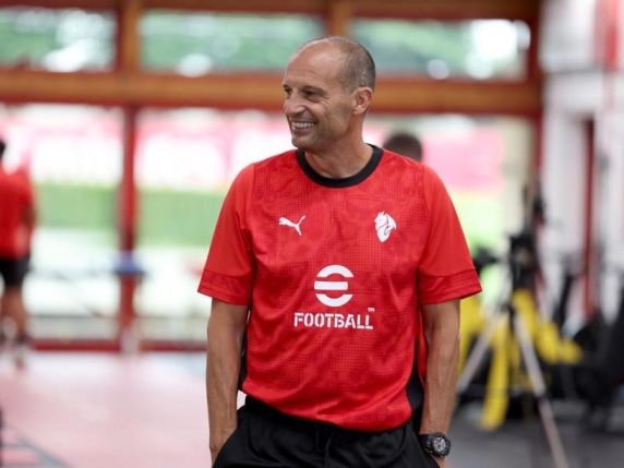 La nuova era di Allegri al Milan: «Obiettivo Champions, per lo scudetto ne parliamo a marzo. Vlahovic? Ragazzo splendido»
