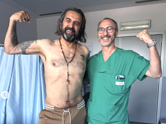 Omar Pedrini dopo l'ultima operazione al cuore: «Sono al 75% del recupero»