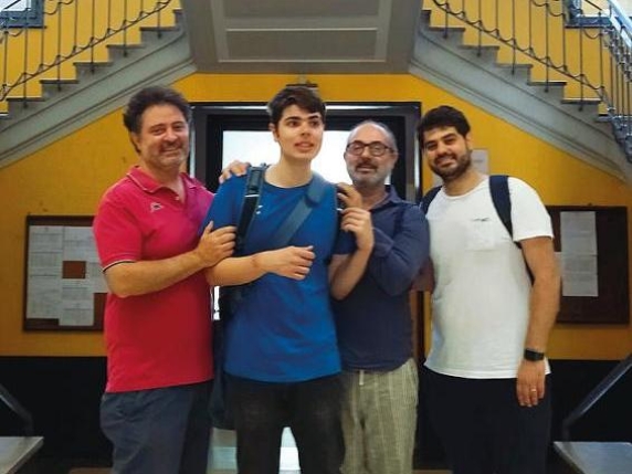 La «maturità» di Francesco, il 19enne con autismo che ha superato l'esame omaggiando Carmelo Bene