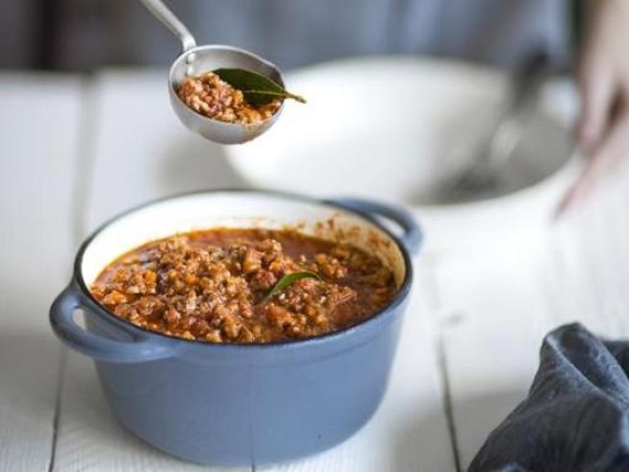 Il latte nella ricetta originale del ragù alla bolognese: verità e motivazioni