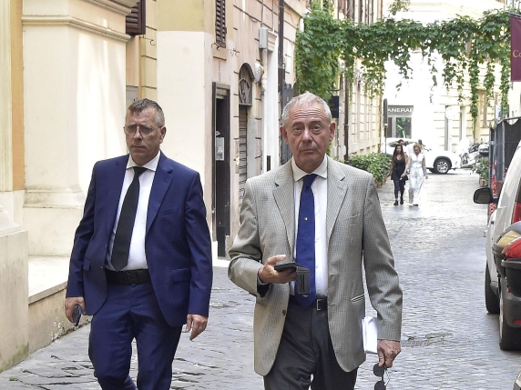 Urso: «Trump ha alzato la posta per  chiudere in fretta. Ritorsioni? Porterebbero a un’escalation devastante»