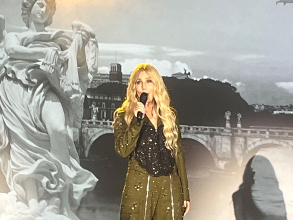 Dolce&Gabbana a Roma, la star americana Cher canta al party in via Veneto per celebrare la Dolce Vita