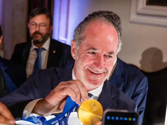 Luca Zaia si sveglia all’alba per una breve sessione di palestra