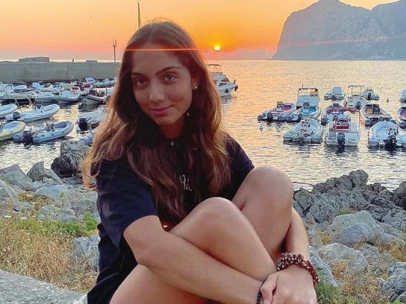 Simona Cinà morta al party in piscina, tutti i «punti oscuri»: il buco di 50 minuti, le tracce di sangue e la casa trovata in perfetto ordine