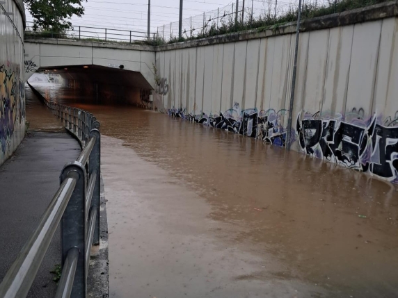 Maltempo Bergamo: allagamenti tra città e provincia. A Dalmine chiuso il sottopassaggio della statale. Le previsioni per oggi
