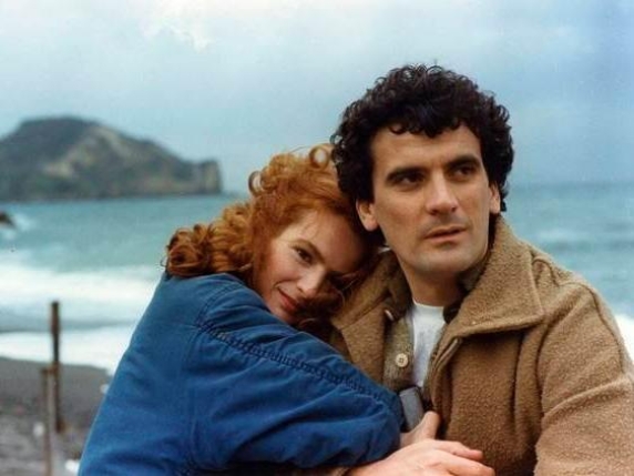 «Scusate il ritardo» in tv: perché  Arena è senza barba, il dramma di  De Sio che perse il compagno durante le riprese