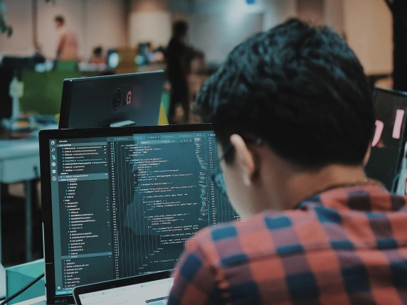 Startup soffocate dalle leggi: in Italia 160mila norme frenano l’innovazione